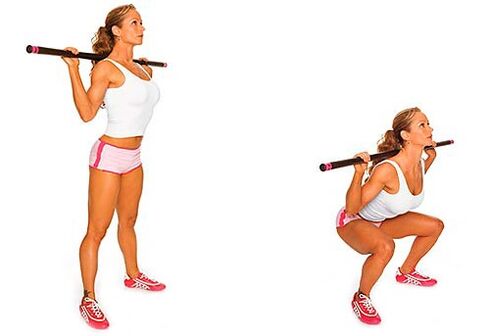 squats avec une barre de corps pour perdre du poids sur les côtés et l'abdomen